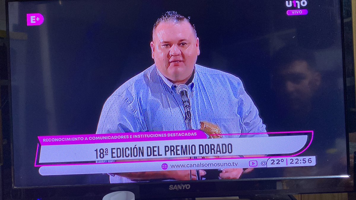 TaneFarley19's tweet photo. Hoy feliz por vos papa❤️😍Orgullosa de vos en este día tan especial,el reconocimiento hermoso q tuviste por la gran RADIO q tenes papa.. FELIZ POR VOS PA TE AMOOO VAMOS POR MAS. Esto es lo q a vos te hace feliz y a mi. Tus logros son los míos…❤️❤️❤️
Santiago Farley❤️ https://t.co/yz3qJ8As9u