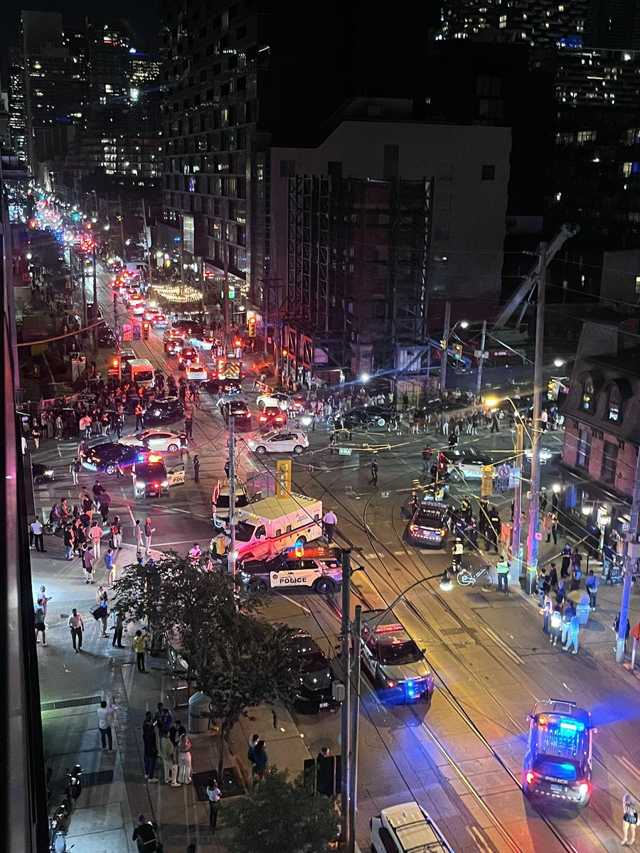 ginanasuti's tweet photo. King and Bathurst tonight. https://t.co/gs5FlQRZcL