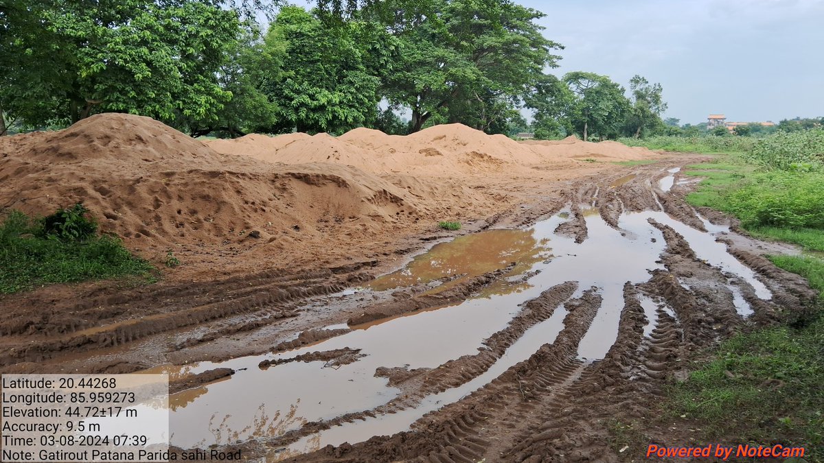 SimanchalaSaho1's tweet photo. Illegal sand lifting going on at Gatirout patna village since last 20 years in Cuttack sadar. Pin- 754100.
Cause road damage, safety issue due to rough driving of drivers. 
It is going on in the knowledge of all concerned authority. 
Need strong action. https://t.co/wimyrShnTT