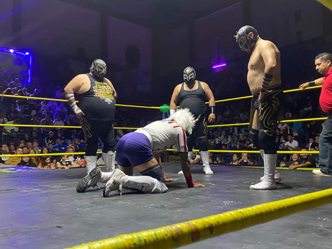 LaTijeraLucha's tweet photo. En una lucha de dinastías, la mejor parte es para el bando técnico de #Century, #LaChiva y #TigerBoy que se imponen a #MedievalI, #MedievalII y #MedievalIII en la gran fiesta de #XVII años de #ProducciosSanchez en #ArenaNeza;que vibra entre los lances y castigos de ambas tercias https://t.co/luf29FqBGa