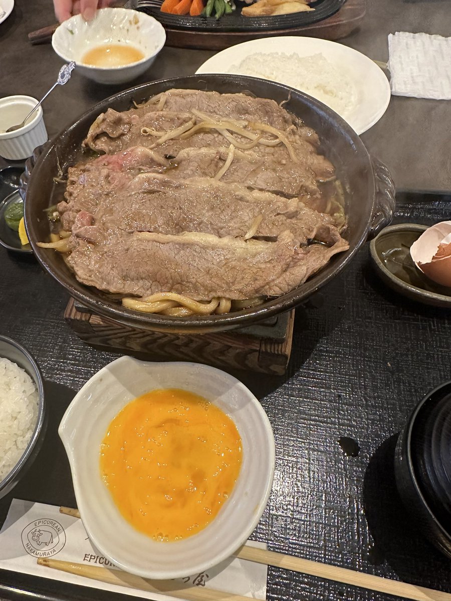 肉食べる