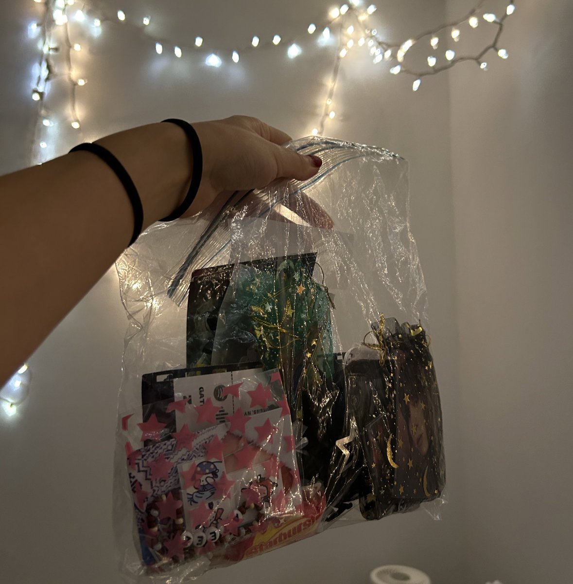 Beanie_GOs's tweet photo. THANK YOU FOR ALL OF THE FREEBIES 

I cannot wait to go through and admire everyone’s hard work after a nice shower 
#ATEEZinNY #ateez_towardsthelight https://t.co/WDteDC28nQ