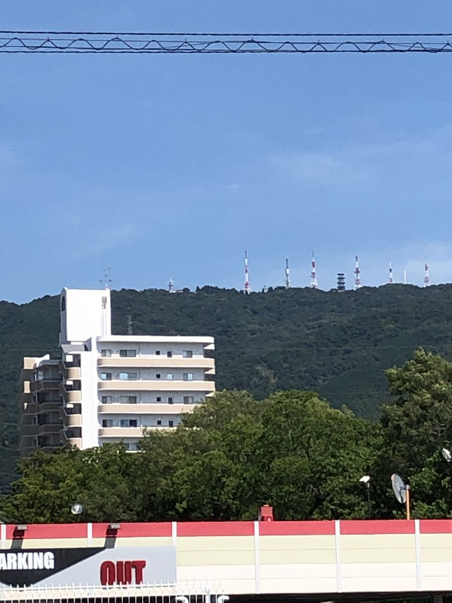 Goldeneve193's tweet photo. 石切辺りから飛行塔が見える

飛行塔からは矢田丘陵も見える https://t.co/mPQv27BcZj