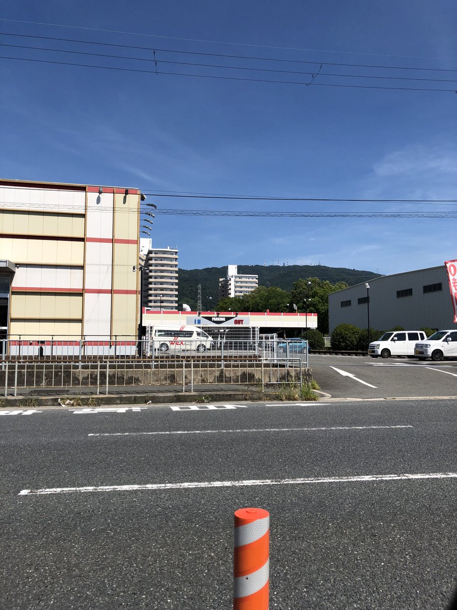 Goldeneve193's tweet photo. 石切辺りから飛行塔が見える

飛行塔からは矢田丘陵も見える https://t.co/mPQv27BcZj