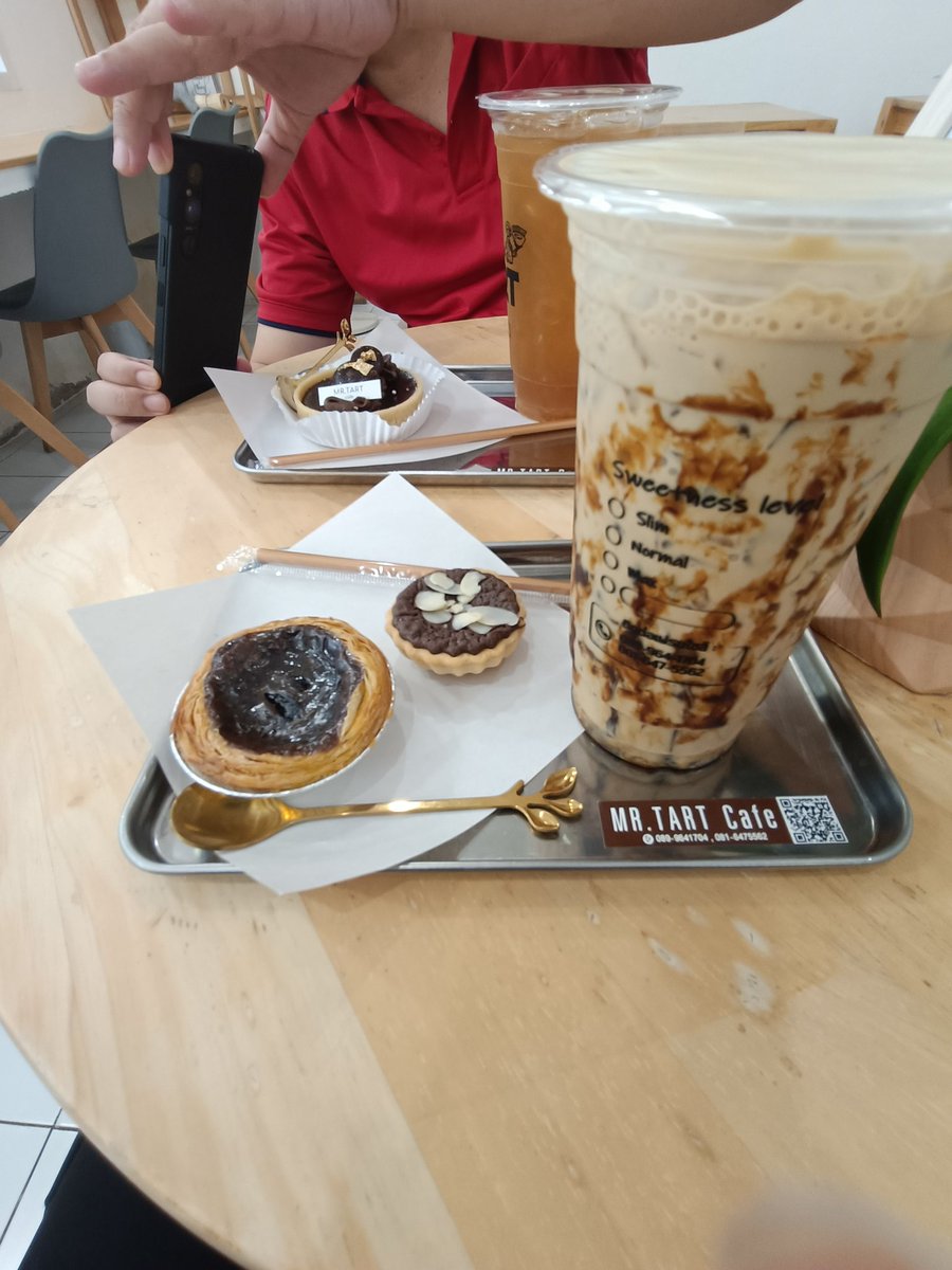 tu_kwang's tweet photo. อาหร่อย ร้านน่ารัก ทาร์ตก็อร่อย บรรยากาศก็ดี นั่งทั้งวันก็ยังได้ เพลงเพราะ #MrTart https://t.co/VPMBxA7cob