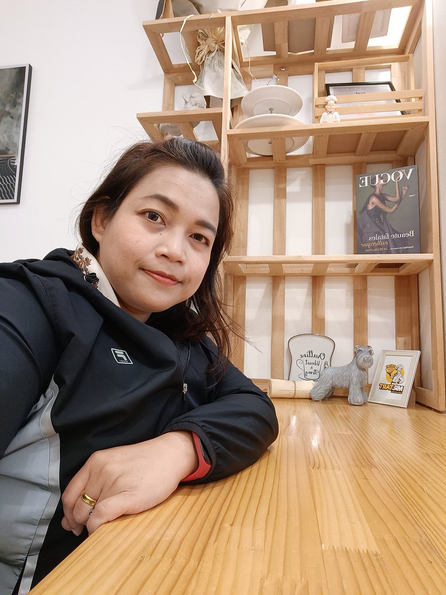 tu_kwang's tweet photo. อาหร่อย ร้านน่ารัก ทาร์ตก็อร่อย บรรยากาศก็ดี นั่งทั้งวันก็ยังได้ เพลงเพราะ #MrTart https://t.co/VPMBxA7cob