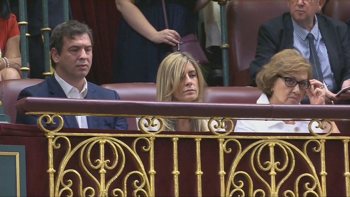 j_luisarroyo's tweet photo. Lo de Begoña es gordo, pero lo del hermano para mi es todavía peor. El hermano de Sánchez:está contratado en Badajoz y tributa en Portugal y con residencia en Tailandia y Segovia .
Familia de golfos https://t.co/sKcJf2r00T