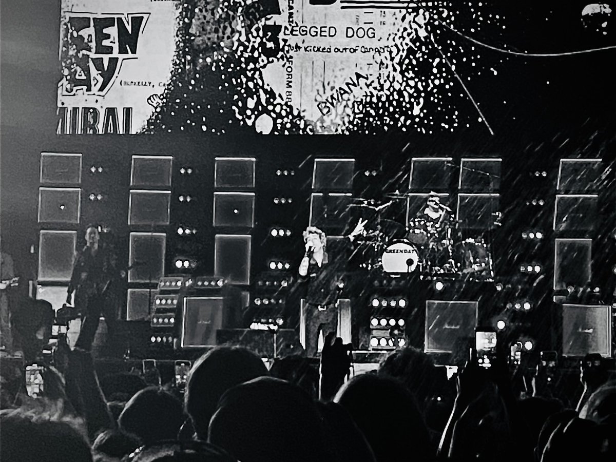 Seanster41's tweet photo. Green Day put on a show! 
#osheaga #GreenDay https://t.co/ctj8NZUkof