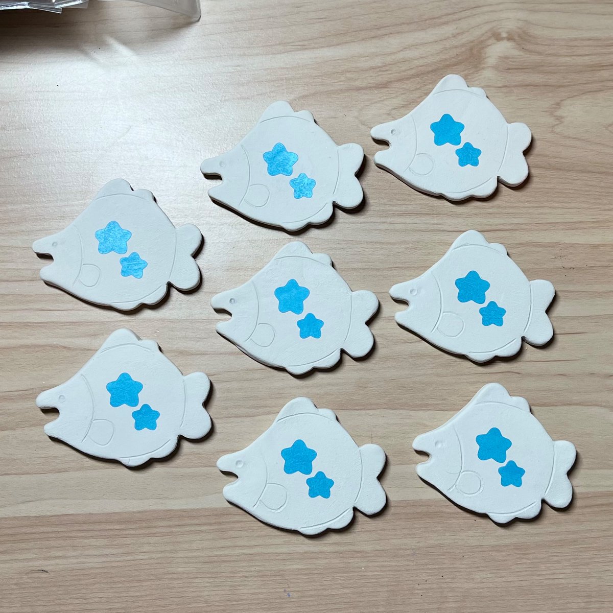 isopaws_studio's tweet photo. Manta ray charms are finished being underglazed and salmon pins are prepped! 🍣 🌊 https://t.co/WgH61ulrj1
