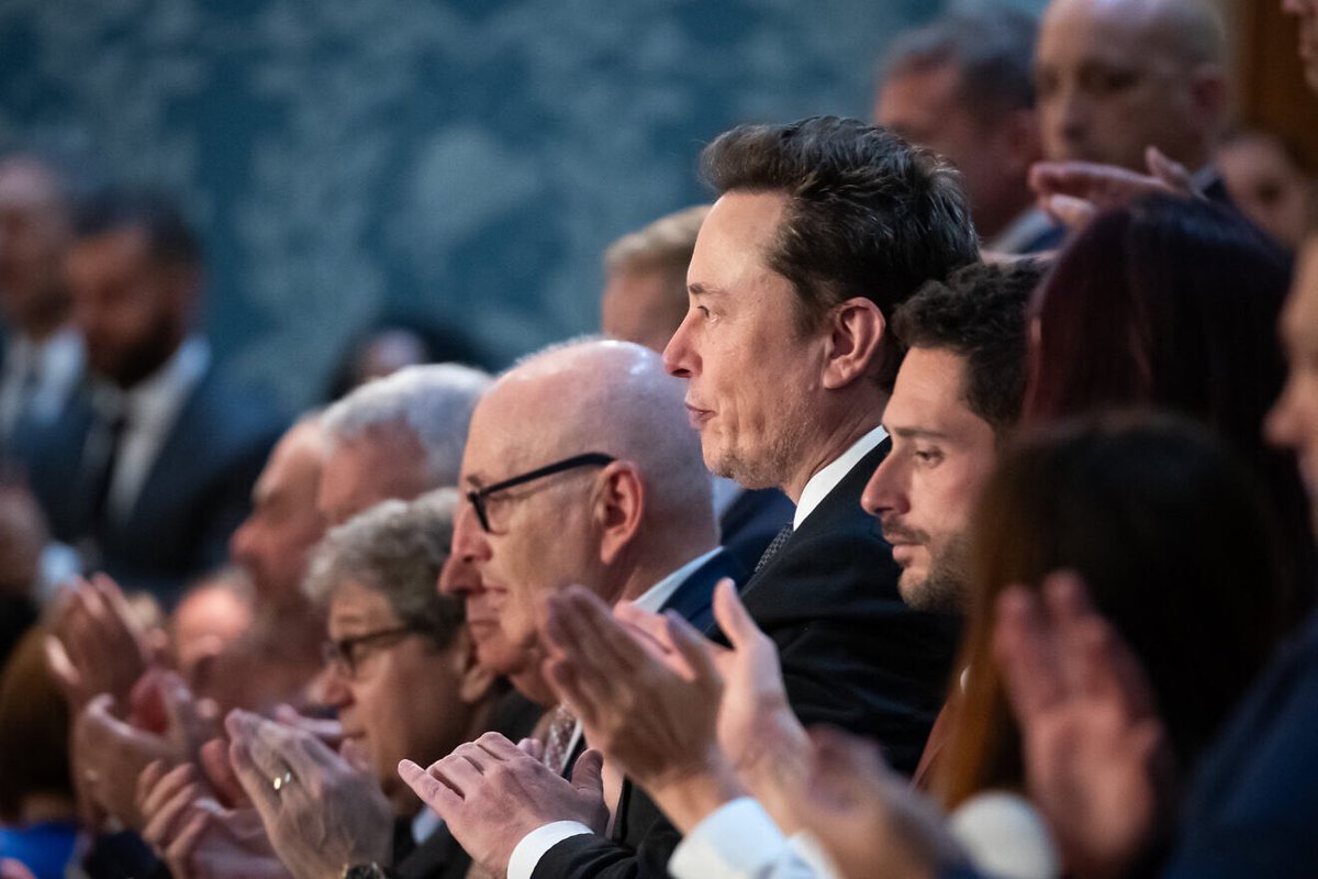 Prairie_chateau's tweet photo. Don’t forget when #Elon_Musk clapped for Benjamin Netanyahu at US Congress 
#free_free_palestaine 
#palestine 
#FreePalestine 
#Washington 
#france #Sweden #turkey #SaudiArabia #kuwait #africa #SouthAfrica #egypt #NewYork #Ireland #tesla https://t.co/EBk1FMuJPf