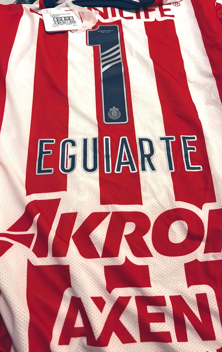 Piky75's tweet photo. Me encantó la playera, pero sin duda lo que más me gustó fue el mensaje:
“Dichosos los corazones que saben lo que es querer. Un gusto y un honor compartir contigo nuestra nueva piel” AV
#ChivadeCorazon #desdeniña #herenciadepapá https://t.co/WUmLyqZVtn