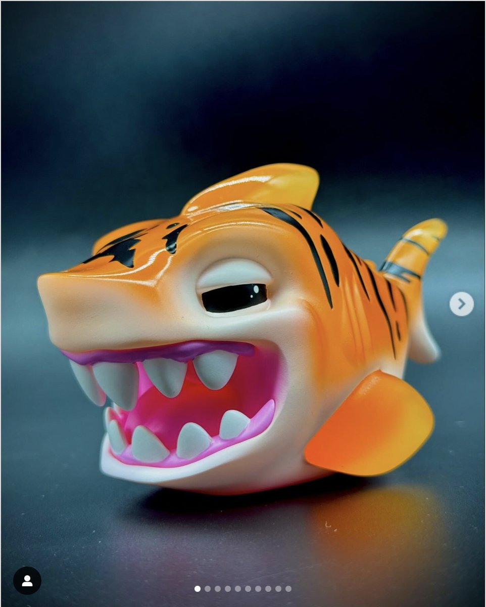 toysrevil's tweet photo. #TOYSREVILTOYNEWS: KRASH! #resintoy by #5thturtle is limited to 50pcs in this 'Tiger Shark' Colorway, debuting at #CollectedCon (Aug 3-4, 2024), available via @strangecattoys Booth 304 (Price unknown).
More (+)
#resintoy
#indietoy
#toynews
#toysblog https://t.co/R5Tmsa16gM