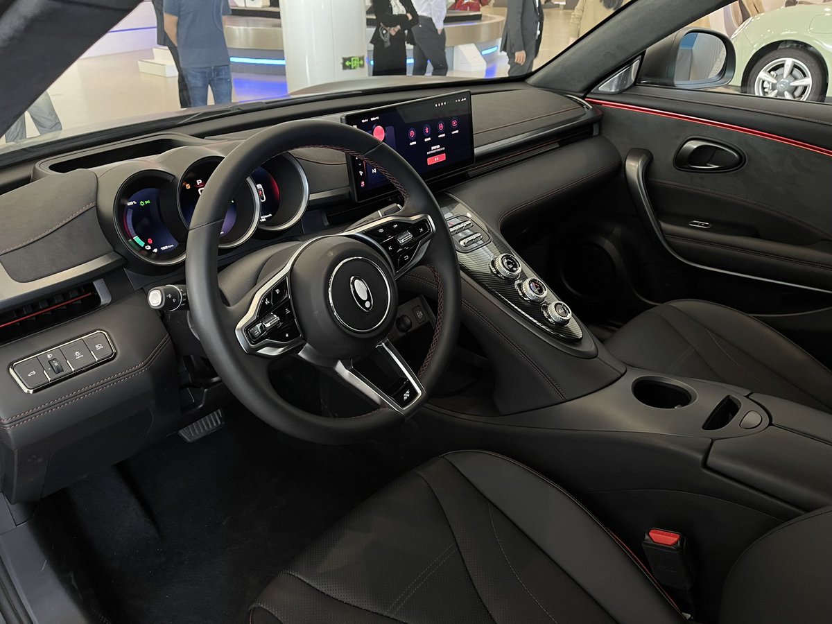 OtsileJK's tweet photo. Ladies and Gentlemen...it's Steering Wheel Sunday. https://t.co/soMjJrwimt