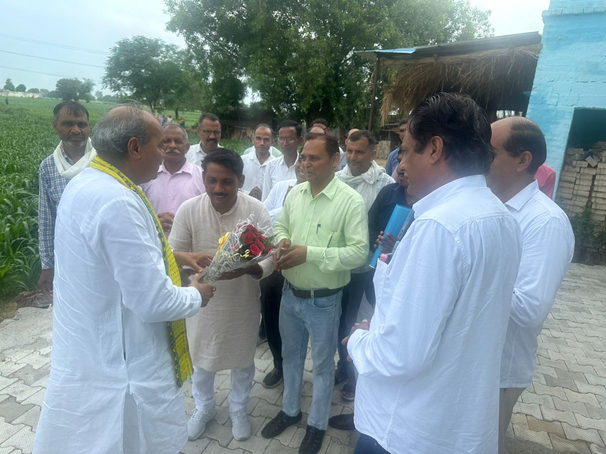 laxmanyadav4bjp's tweet photo. खंड जाटूसाना SC शिक्षक वर्ग से मन की बात कार्यक्रम में उपस्थित रहे !
#laxmanyadav #Kosali #rewari https://t.co/laTqvEt97e