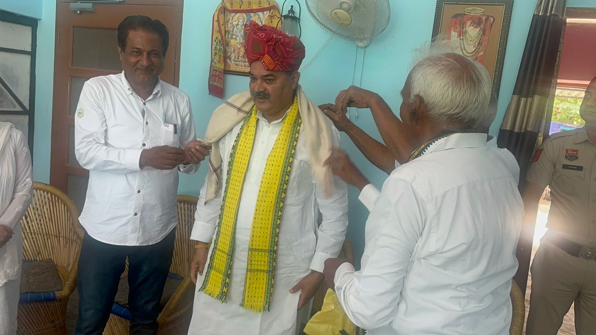 laxmanyadav4bjp's tweet photo. खंड जाटूसाना SC शिक्षक वर्ग से मन की बात कार्यक्रम में उपस्थित रहे !
#laxmanyadav #Kosali #rewari https://t.co/laTqvEt97e