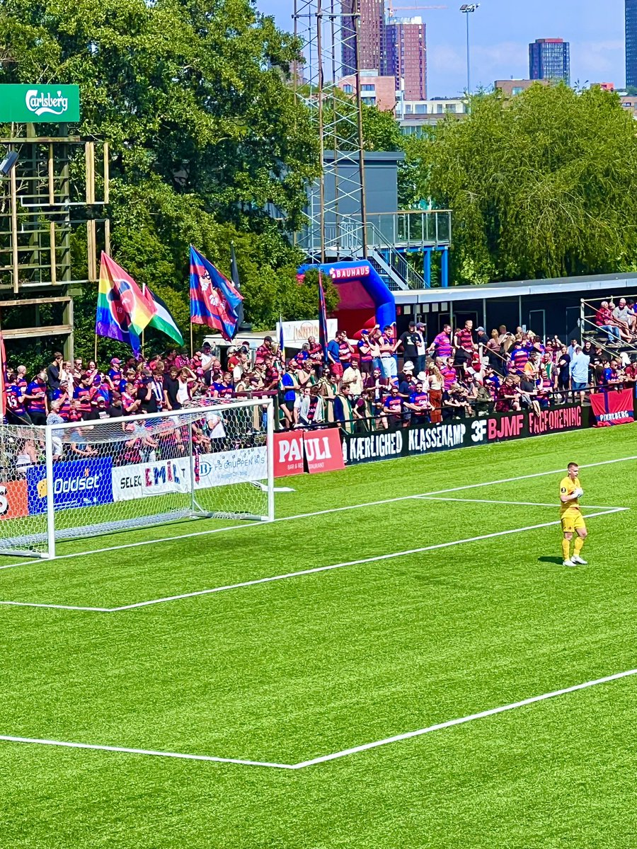 Herlig dag i Valby Idrætspark, som jeg hvert år siden 1969 har set BK Frem spille i. Igår vandt de åbningskampen i 2 div 1-0 mod Skive
#bkfrem
#sydhavnen
#kongensenghave
#barndomskvarter
