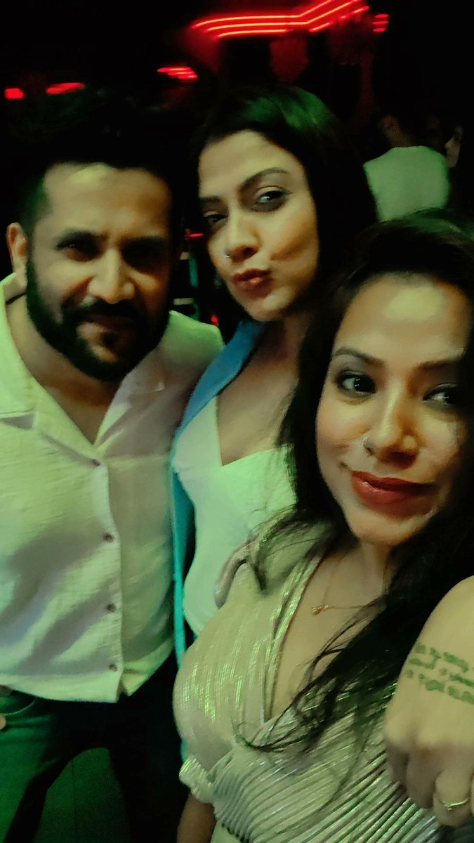 DeepikaBhardwaj's tweet image. About last Evening 🥳

@ruchikokcha @peepoye_