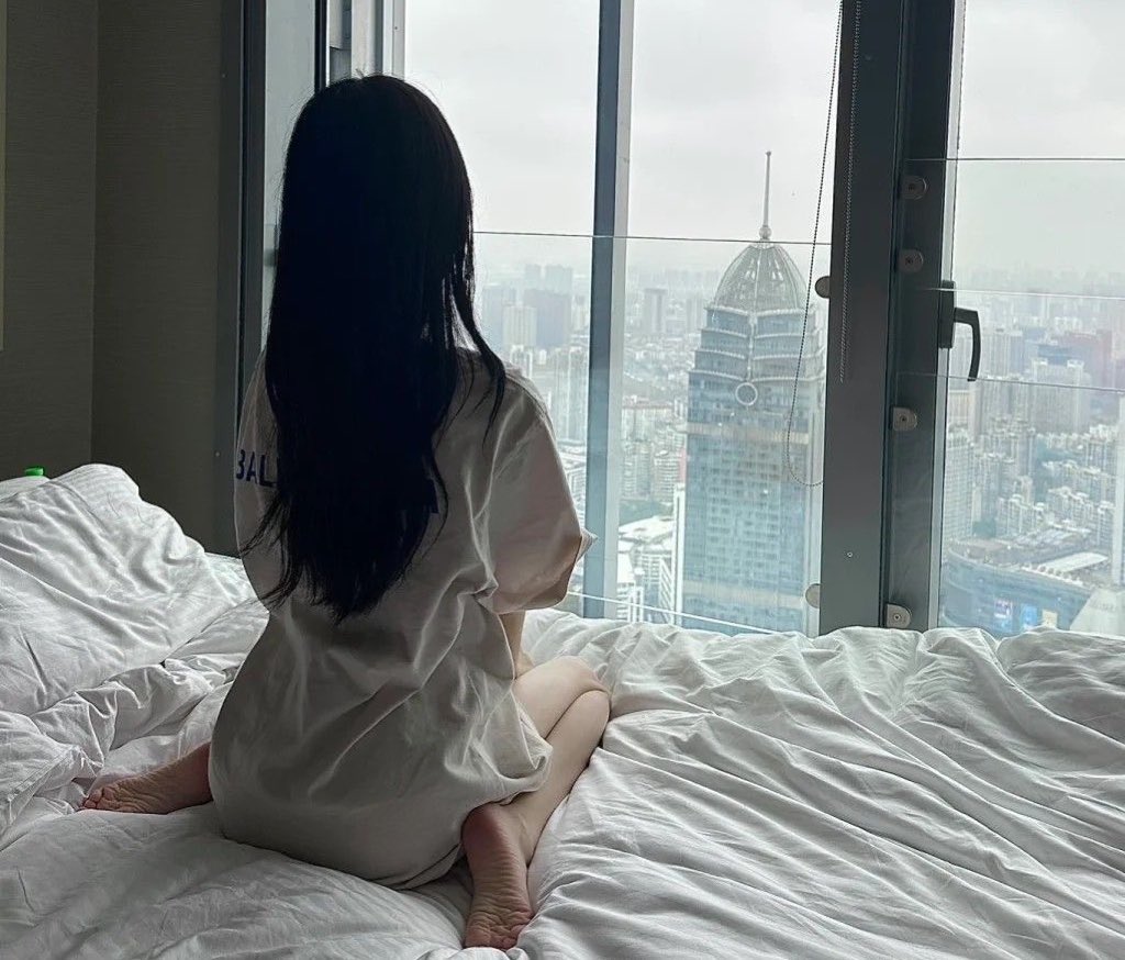 Hahaha sleep baby waking up after her energy was drained this morning. Another good morning to you, my love. 🤍