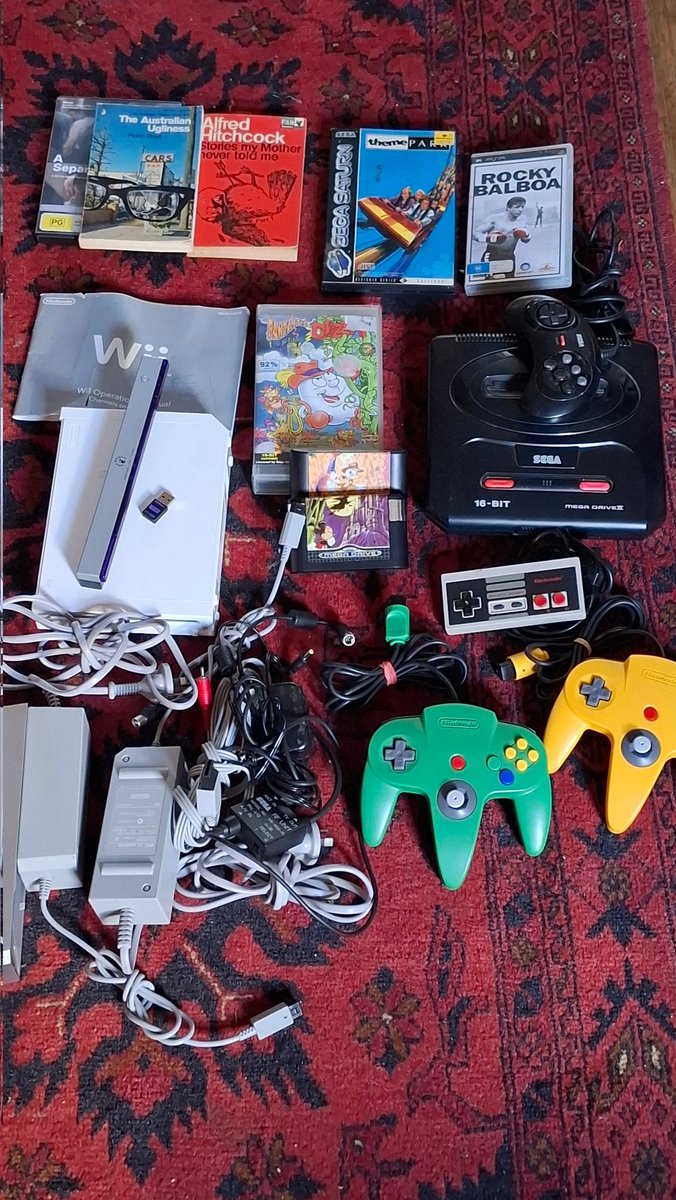 Game_Scrounger's tweet photo. Another great haul from the flea market, aka Trash &amp; Treasure #gamechasing https://t.co/9qER3zAGzR