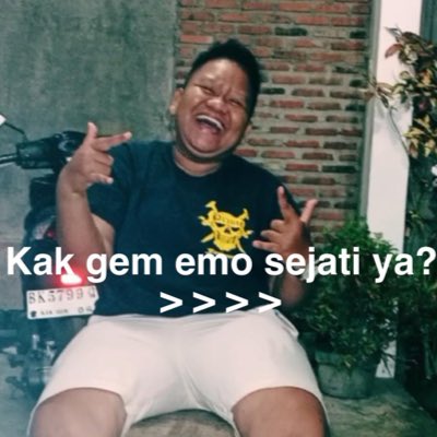 hihihi km lucu yach,, pham!!! <a href="/MYGLADIES/">MAMIM GLADIES. 🌻🌷</a> puas km faker #NewProfilePic