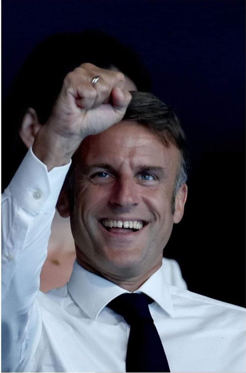 Mapi421's tweet image. Pour tous les rageux...
Un hommes si fier de son pays et de ses athlètes #JOParis2024 !!!
Bravo et vive le sport !!! 🇨🇵 🇨🇵
#macronbashing 
#bashingJO