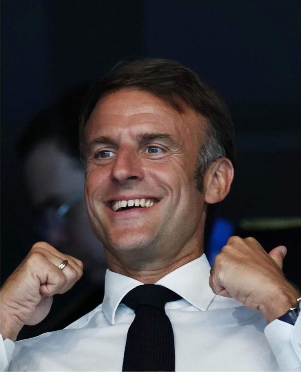 Mapi421's tweet image. Pour tous les rageux...
Un hommes si fier de son pays et de ses athlètes #JOParis2024 !!!
Bravo et vive le sport !!! 🇨🇵 🇨🇵
#macronbashing 
#bashingJO