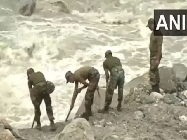 BiIndia's tweet photo. Himachal cloudburst: Rescue ops underway; hunt for 36 missing continues in Rampur's Samej

#HimachalCloudburst #Rampur #Samej 

https://t.co/lgECXFmV0G https://t.co/gwcWBkVpMa