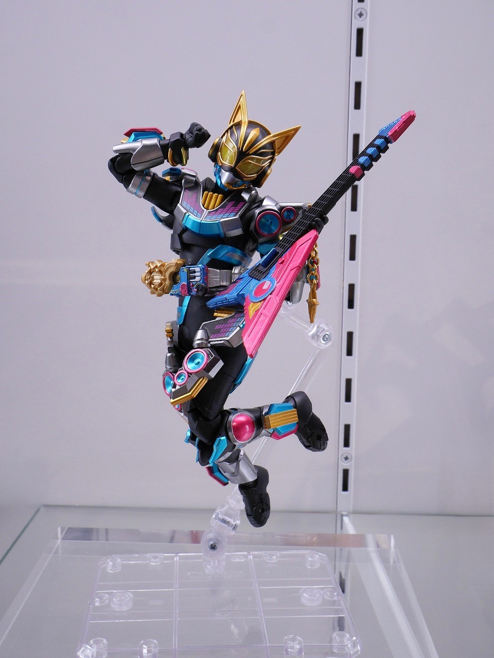 S.H.Figuarts いいっ 仮面ライダーナーゴ フィーバービートフォーム