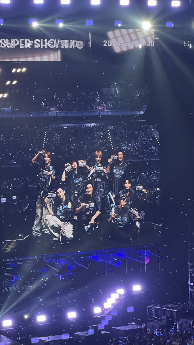 ainnatashashm's tweet photo. Dear @SJofficial, thank you for stay together for almost 20 years🥹. After all ups and downs, you guys are still here for all of us. Thank you for the hard works✨. Please come to Malaysia again! From your #MYelf 💙
#superjunior #SuperJunior_Spinoff_Halftime_KualaLumpur https://t.co/PiqdLKZ2OQ