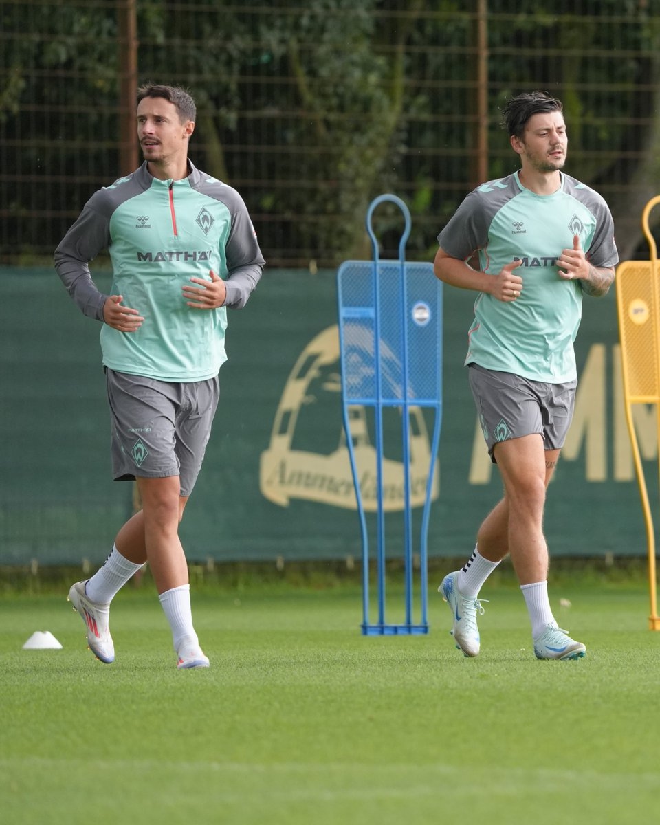 werderbremen's tweet photo. Zunächst stehen einige intensive Läufe zusammen mit Athletik-Trainer Henrik #Frach auf dem Programm. 🏃🏃‍♂️

#Werder https://t.co/o5sV4tT4DC