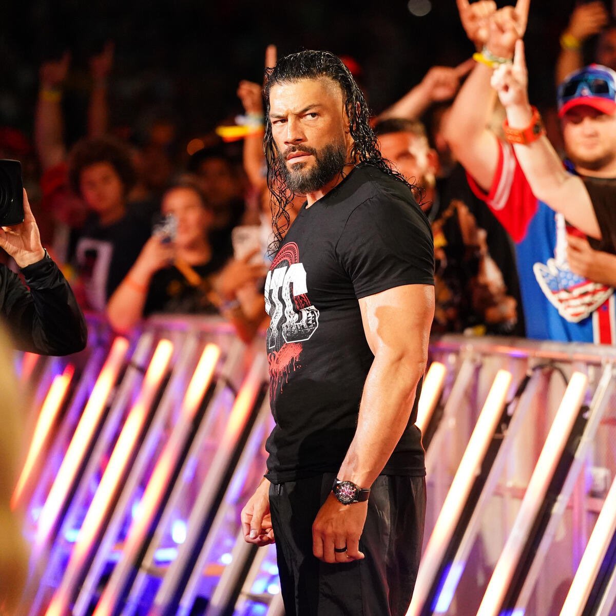 This photo is so hard.

Roman Reigns looking at the ring with the crowd in the background doing the "☝🏻".

The whole world acknowledges The Original Tribal Chief ☝🏻🩸