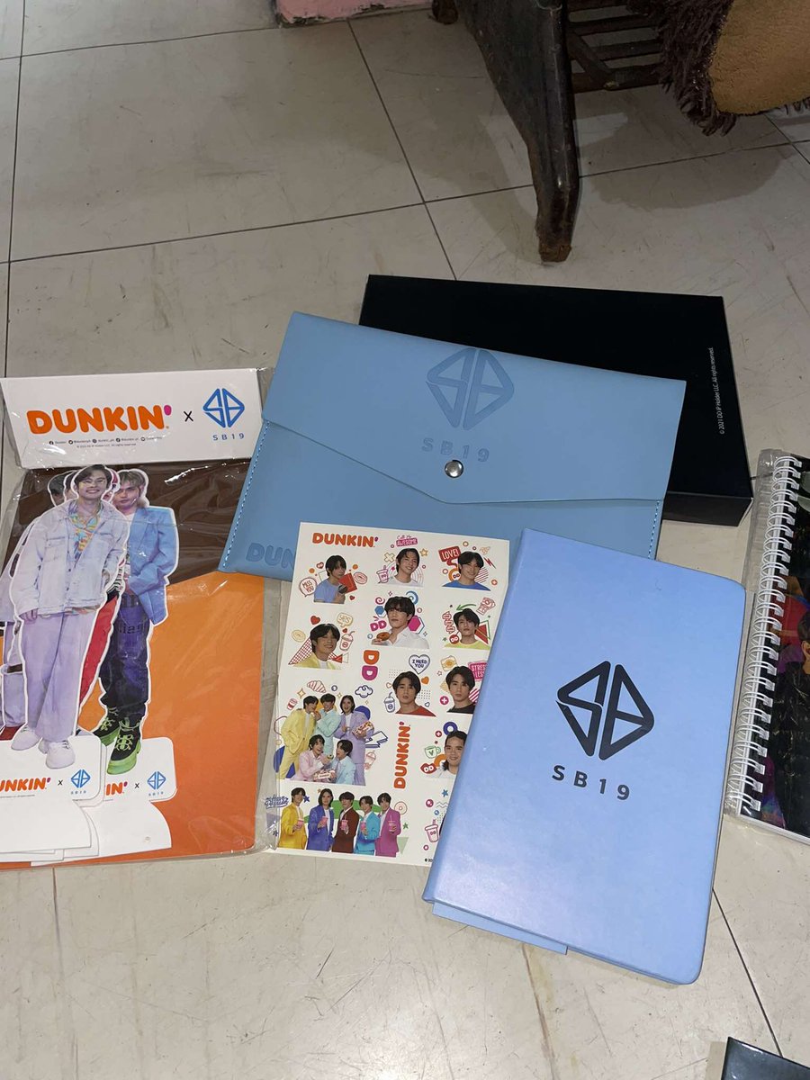 keuna_lex's tweet photo. WTS ❗❗LFB #ATIN
PM FOR PRICE YES TO BID. 

•Dunkin Merch
•SB19 NB, sticker, text and that bracelet(nakalimutan ko name) 
•Pagsibol Album and complete Pc

Take all + Freebies PM for freebies.

REASON: Not active A'TIN 

Get niyo na tapon ko to 😂 https://t.co/iaV4b57Zke
