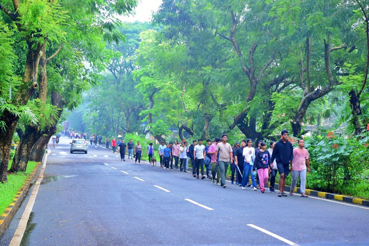 WManipal's tweet image. #newbatch (39th Course #BHM and 14th Course B.SC. #CulinaryScience) took a refreshing #rainwalk to kickstart their journey.

@chefthiru @mahe_manipal @itchotels @itccorpcom

#Rainwalk #bhm39thcourse #Culinary14thcourse #wgsha #mahe