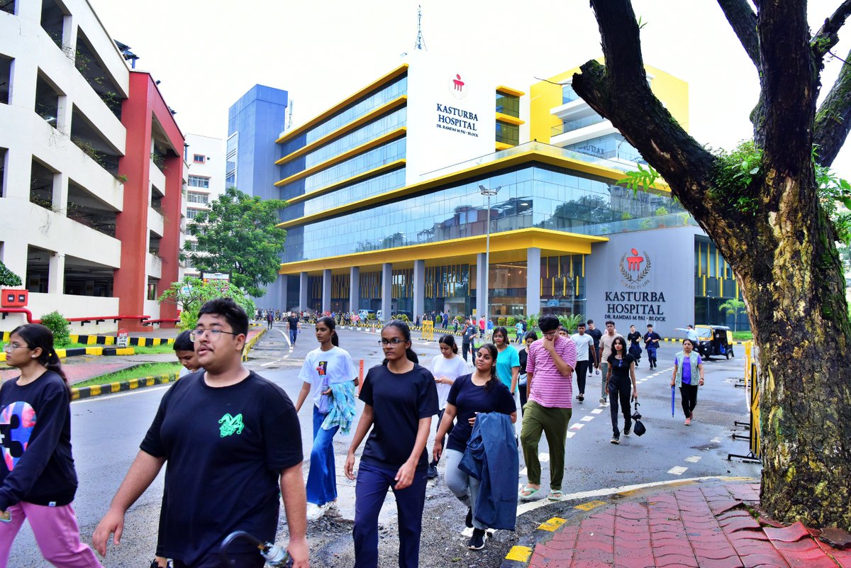 WManipal's tweet image. #newbatch (39th Course #BHM and 14th Course B.SC. #CulinaryScience) took a refreshing #rainwalk to kickstart their journey.

@chefthiru @mahe_manipal @itchotels @itccorpcom

#Rainwalk #bhm39thcourse #Culinary14thcourse #wgsha #mahe