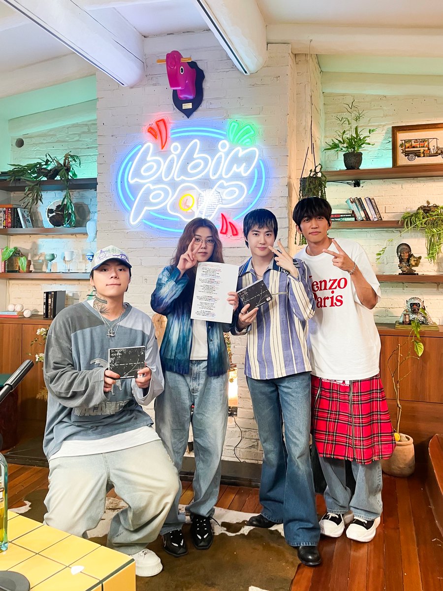 weareoneEXO's tweet image. With 명예 엘악대🎶🤍

#SUHO #수호
#EXO #엑소 #weareoneEXO
#비빔팝