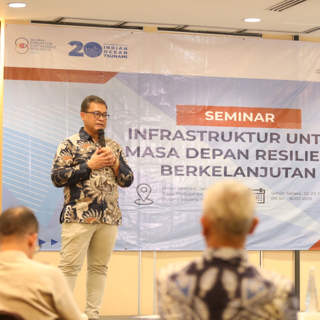 BuildChangeID's tweet photo. 📷's dari Seminar @BNPB_Indonesia bertajuk  'Infrastruktur untuk Masa Depan Resiliensi Berkelanjutan' dimana Indonesia Country Manager Build Change, Mediatrich Triani hadir panelis bersama Deputi Bidang Sistem &amp; Strategi BNPB, Deputi Bidang Sarana Prasarana @BappenasRI https://t.co/0tLtQpdQUL