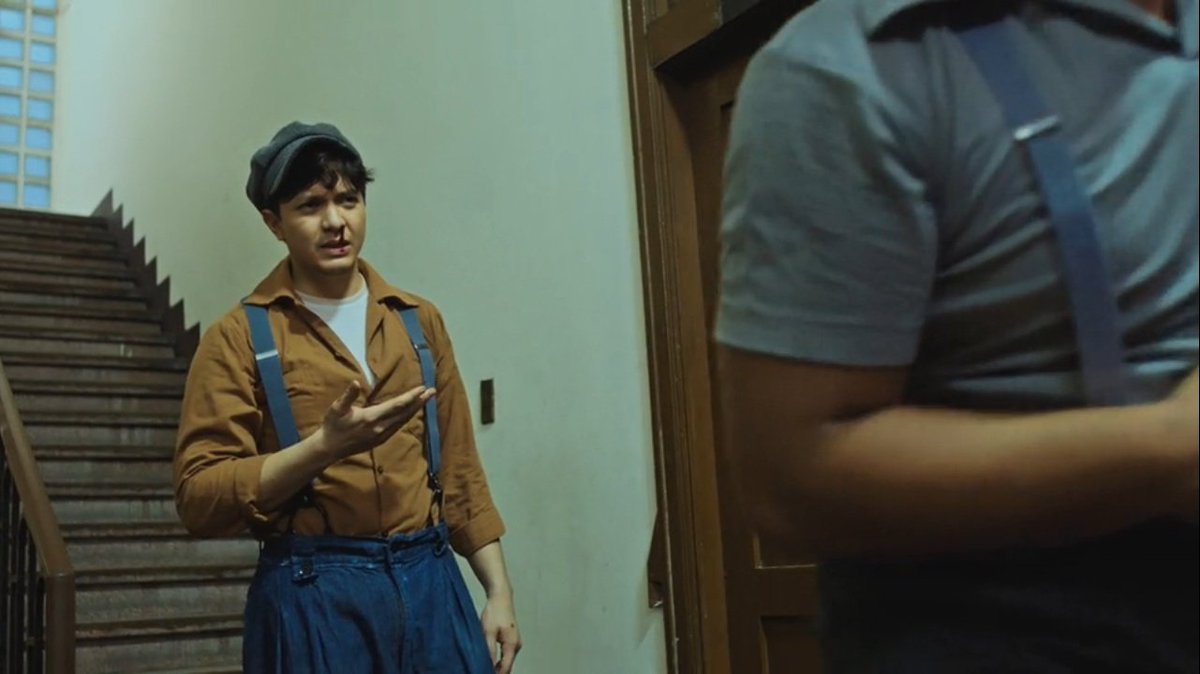 thesalamisim's tweet photo. tawang tawa ako sa scene na 'to help 😭 pinagkamalan ba namang tatay yung asawa pala. laroshi ka eduardo.

#PulangArawEp7 #PulangAraw https://t.co/mwgx5cFV1T