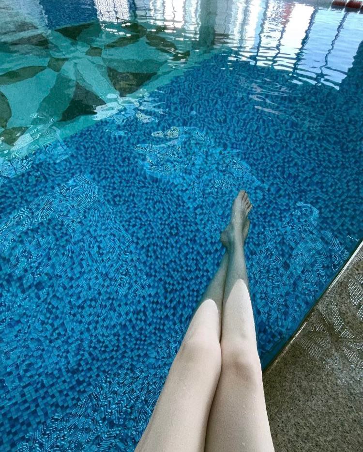 It feels so good to swim on a hot summer day🏊‍♀️
I am hopeful because if I don't save and post the girls' pictures, they will expire🤣