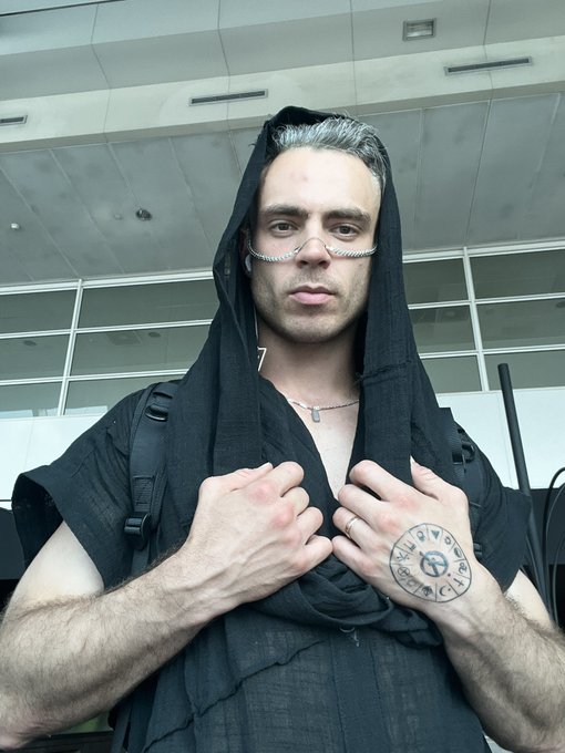 Watch Валентин's leaked NSFW photo on TwXstars