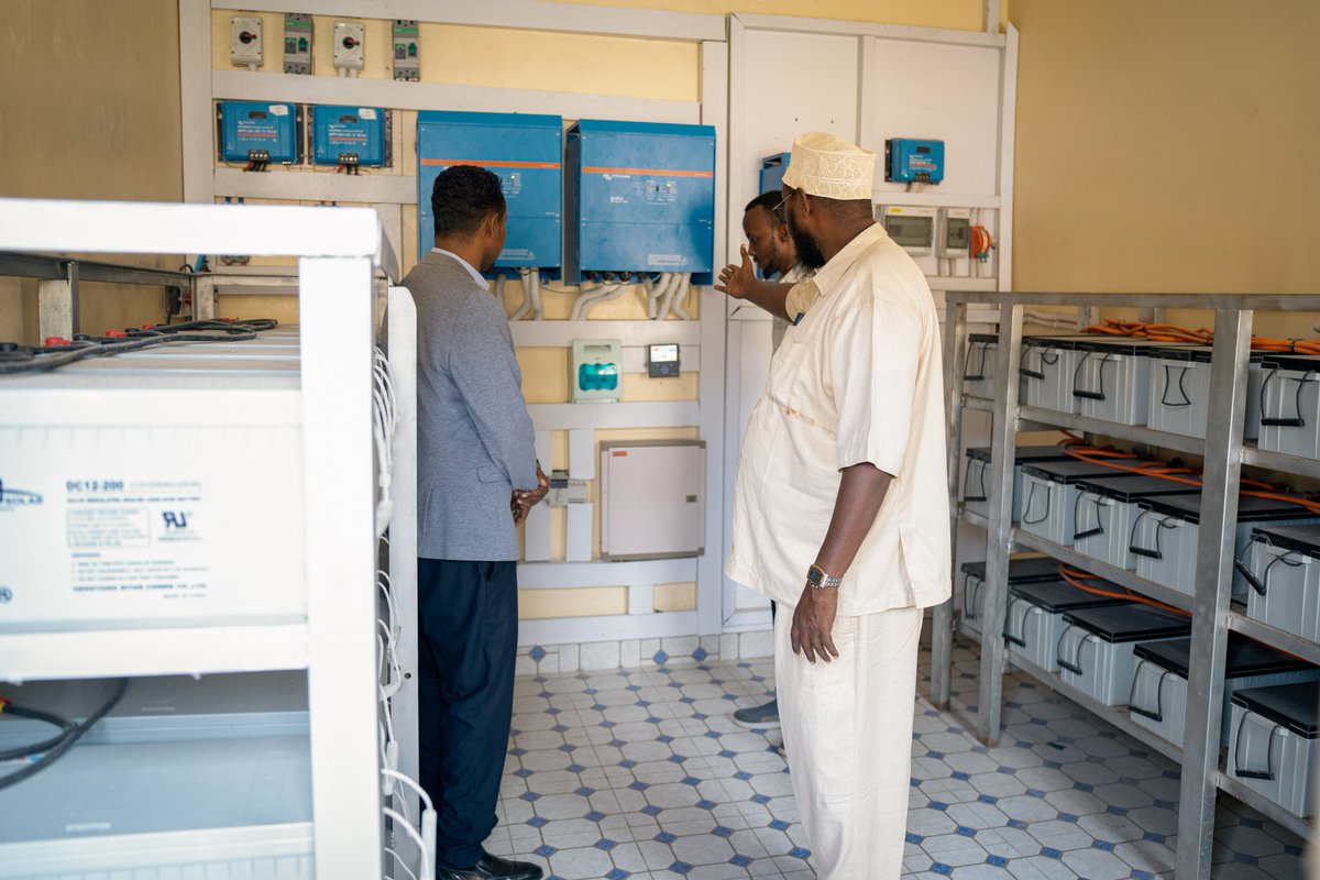 FAOSomalia's tweet photo. #FAO handed over a Solar Power Generator System at the Fish Market in #Kismayo, under the #RAAISE project, part of the @EU_in_Somalia #ILED prog.
Ensuring #sustainable, reliable energy, vital for preserving fish quality, & supporting local #livelihoods.
Thanks to @EU_in_Somalia https://t.co/pLmHZgR4CV