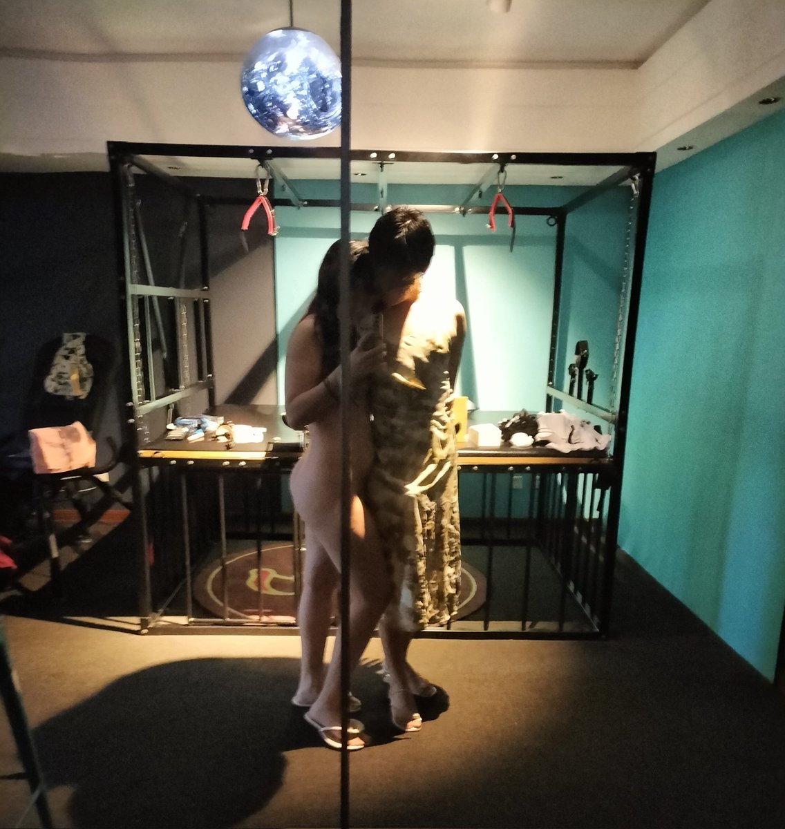 KeQing404's tweet photo. 狗狗穿裙子也很好看，骚气十足 #女装男孩  ＃四爱 ＃sissy ＃iiii ＃四爱小狗 ＃女攻男受 ＃伪娘 https://t.co/badHwkILt4