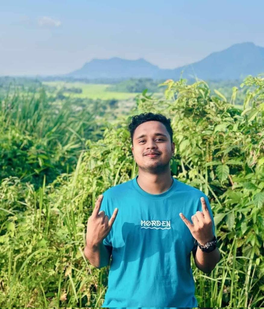 romyothant's tweet photo. August 04,24 
Maungdaw: 21 yo Ansarul Islam s/o Abdu Rahim from KayinTan,  Second Year Physics student at Sittwe University was shot dead by BGP (Border Guard Police) near clock tower without any reason. He sought refuge in Ward-2 as his village has been under attack of #AA. https://t.co/QgCrqlPJ3V