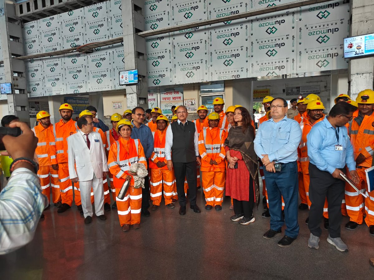 Yesterday during inspection from Raipur to Nagpur section alongwith railway officials Interacted with our frontline staff and supervisors  .