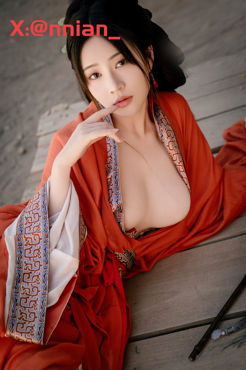 余生再无倾城色，一草一木皆相思

户外主题写真《战国袍》已上新，完整版私信解锁🔓也会更新在我的vip写真群哦🥰

#汉服 #古风 #年年 #反差 #户外写真 https://t.co/JXXYJWcftI