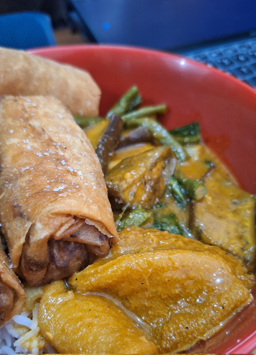 greyweed's tweet photo. Late lunch:
Kare-kare and lumpiang toge.
#ThisIsWhyImFat https://t.co/kLqUlgMg7L