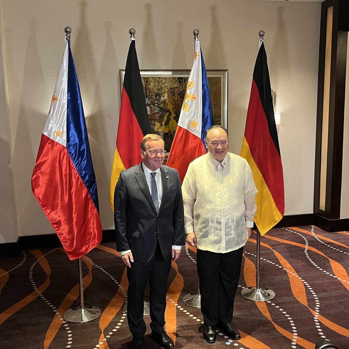🇸🇽🇩🇪 #Deutschland und die #Philippinen wollen „so schnell wie möglich“ ein Militärpolitisches  Abkommen schließen. Das haben Bundesverteidigungsminister Boris Pistorius und seine philippinischer Amtskollege Gilberto Teodoro in Manila angekündigt.