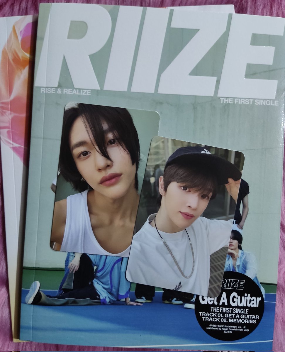 jjongjjongirl's tweet photo. :¨ ·.· ¨:
 `· . #luvmails4KAI
        ↳ @iluvjeonwonwoo

finally! got my first riize album and super pretty ng pulls ko >< thank youuu sm po ehe inuwian pa ng bias. ikaw naman uuwi next time, shotaro! ‘till our next budols po ‹𝟹

💌: #thxiluvjww https://t.co/2BLnzGRo5U