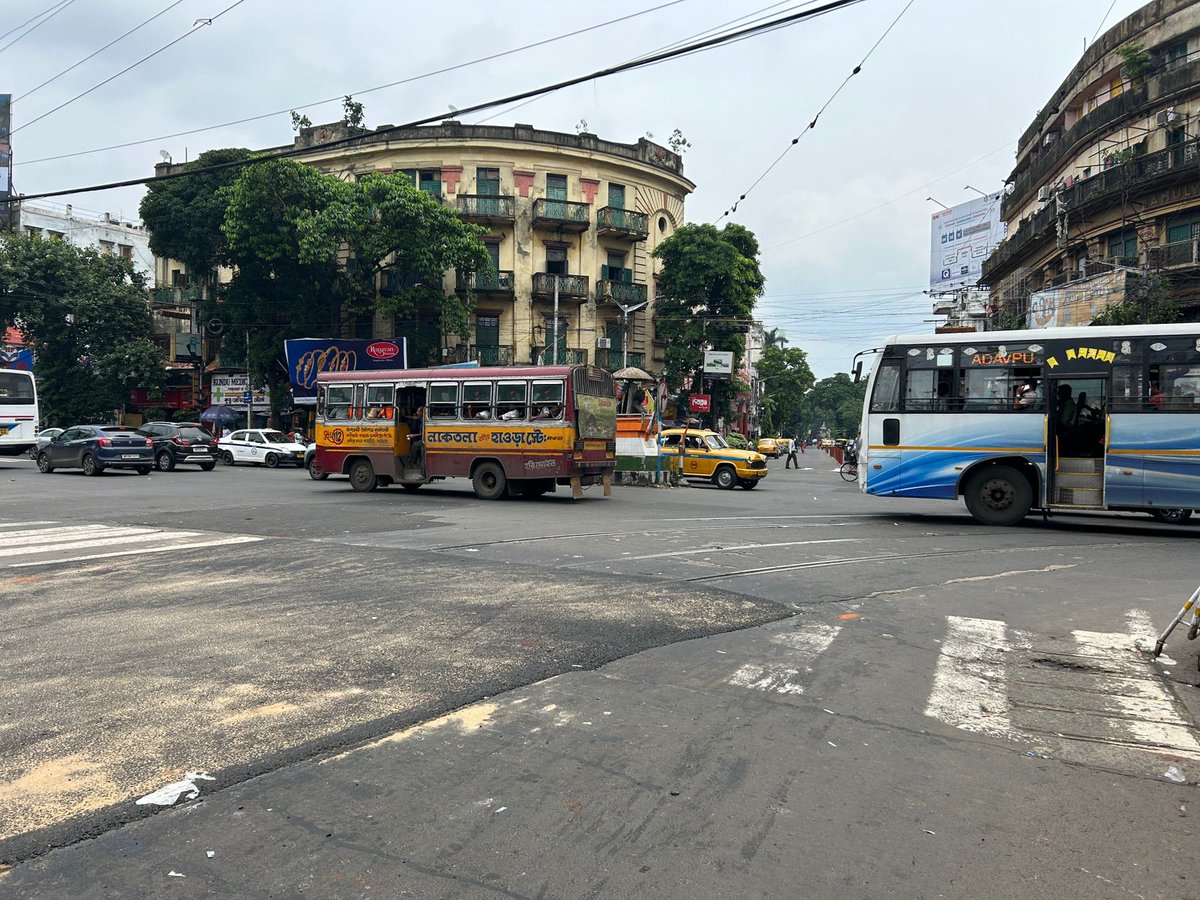 _CTUA_'s tweet photo. 🚨 EXPLOSIVE UPDATE: Tram lines from Fire Brigade to Hazra Crossing have been covered! Tonight, Hazra Xing to Mudiali, and tomorrow, Mudiali to TG Depot. This is against the High Court order. We can't let South Kolkata trams die! #SaveKolkataTrams #PreserveHeritage #TramLife https://t.co/9MuBNcXXHE