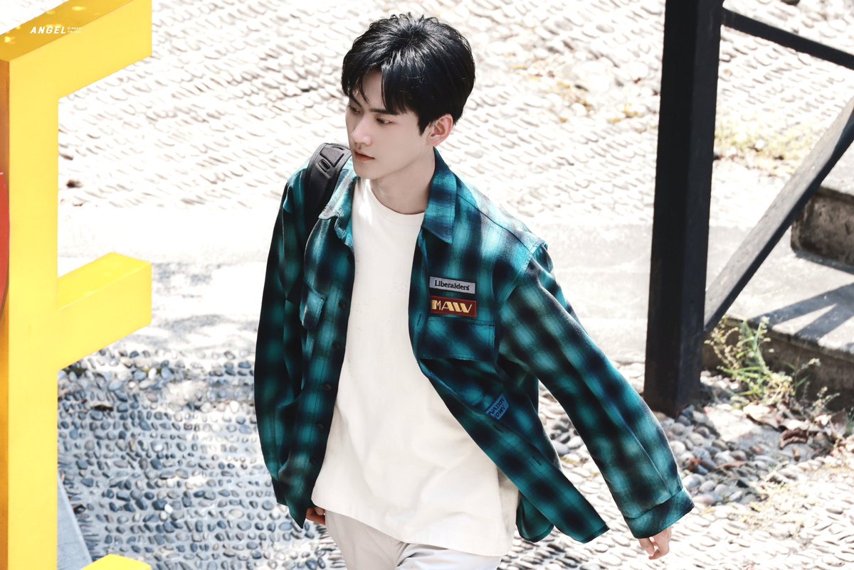 astrophile_zky's tweet photo. น้องของขวัญไปเที่ยวเล่นนน~ ไฮสคูลบอยยยยย~

#SniperButterfly #狙击蝴蝶
#โจวเคออวี่ #周柯宇 #Zhoukeyu #DanielZhou https://t.co/5GzWqslXAe
