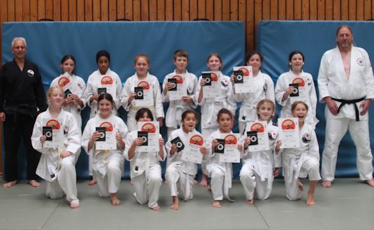 JiuJitsuBund's tweet photo. Jiu Jitsu Prüfungen beim TVG Essen-Steele 1863 e.V. wieder erfolgreich 
https://t.co/s4g4fg65I5 
#DJJB #JiuJitsu https://t.co/CafBBAWKiU